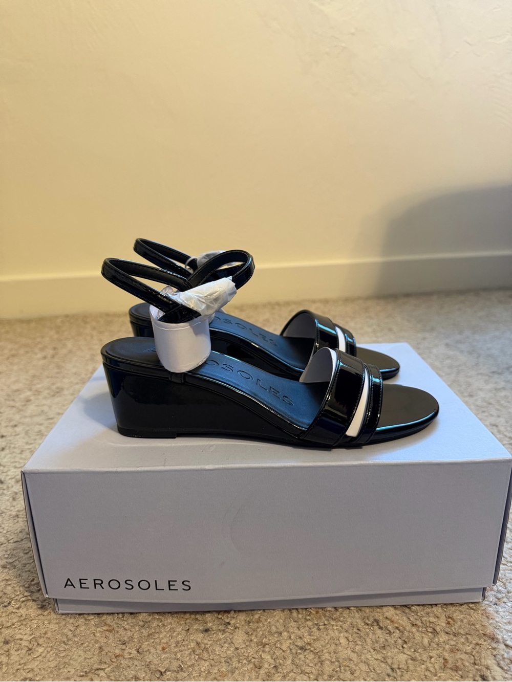 Aerosoles Black Patent Wedge Sandals Size 5M – NIB
